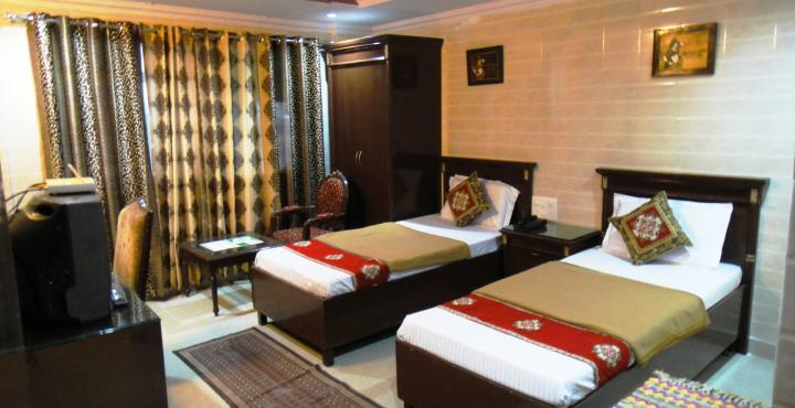 Hotel Hallmark Regency 卢迪亚纳 外观 照片
