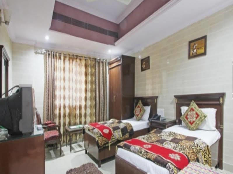 Hotel Hallmark Regency 卢迪亚纳 外观 照片
