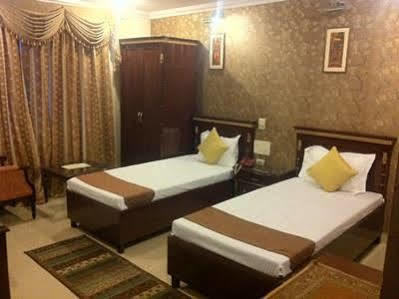 Hotel Hallmark Regency 卢迪亚纳 外观 照片