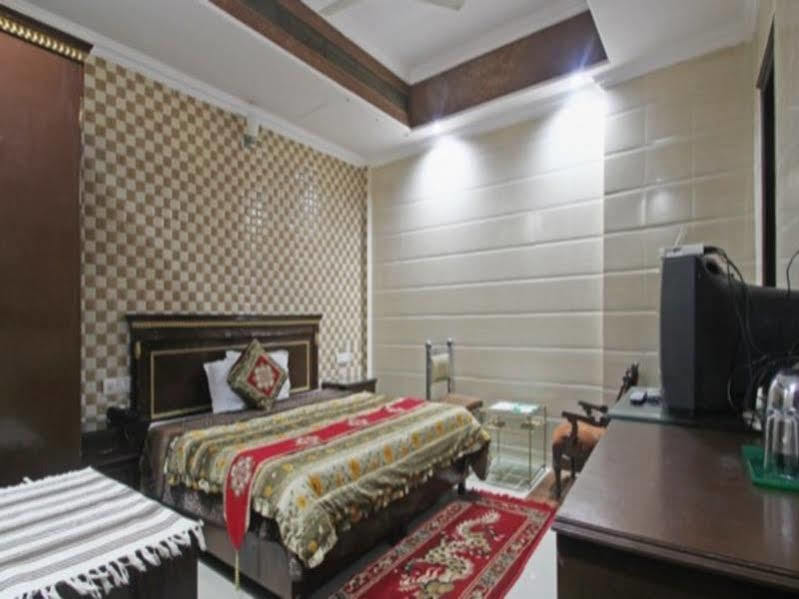 Hotel Hallmark Regency 卢迪亚纳 外观 照片